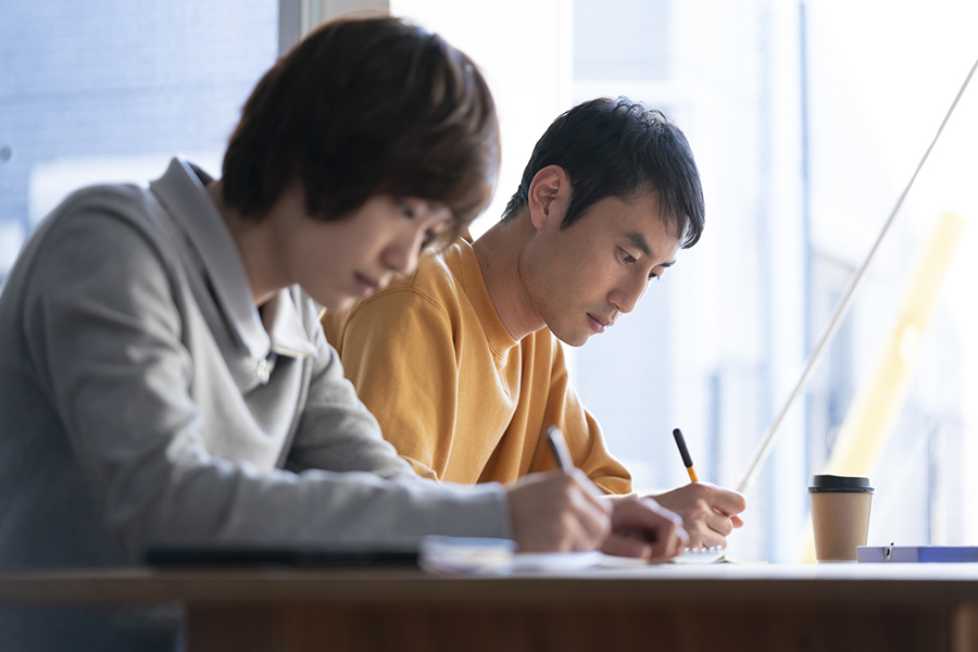 浪人生は予備校に行くべきか、宅浪と比較して解説！